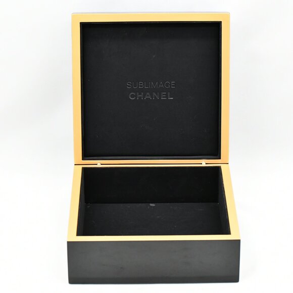 Chanel Black Sublimage Lacquered Magnetic Jewelry/Makeup Box - Picture 3 of 7